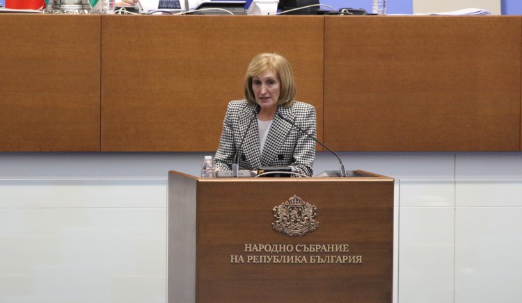 Смиляна Нитова към МВР-министъра: Напрежението заради бежанския център в Харманли продължава