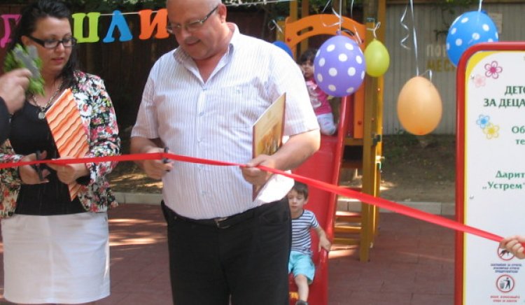 Детски смях и усмивки на най-новата детска площадка в Харманли